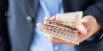 ცვლილება მიღებულია – ვის და რამდენით გაეზრდება ხელფასი?