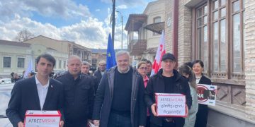 „სააკაშვილის გათავისუფლების მოთხოვნით 200 000-მდე ხელმოწერა შეგროვდა და შეგვაქვს პრეზიდენტის ადმინისტრაციაში“ – ირაკლი ნადირაძე