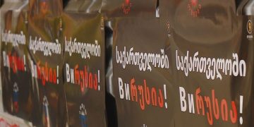 “საქართველოში ვი-რუსია” – საპროტესტო ბანერები თბილისში