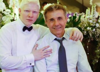 ბერა ბრაზილიაში პირობების შესაქმნელად გაგზავნეს, იმ შემთხვევაში, თუ მამამისის ქონებას სანქციები დაემუქრება – Daily Mail-ის სტატია