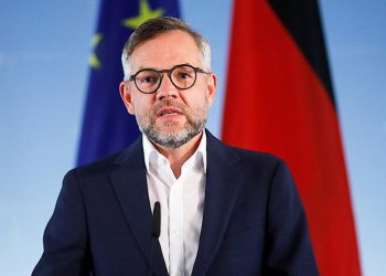 ქართველების 90% EU-ში გაწევრიანება სურს და არა პუტინის რუსეთთან