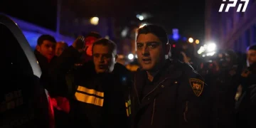 ვაჟა სირაძე: დაახლოებით 30 ადამიანი ახდენს პროვოკაციას – იწვევენ პოლიციელებს, აგინებენ, წინააღმდეგობას უწევენ, მოვუწოდებ, დაემორჩილონ კანონიერ მოთხოვნას და შეინარჩუნონ სიმშვიდე