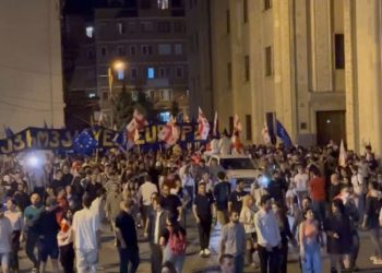 დაპირისპირება პარლამანტთან  – პოლიცია “ოცნების” საგანგებოდ მოწყობილ სცენას ევროპული მარშის მონაწილეებისგან იცავს