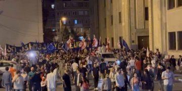 დაპირისპირება პარლამანტთან – პოლიცია “ოცნების” საგანგებოდ მოწყობილ სცენას ევროპული მარშის მონაწილეებისგან იცავს