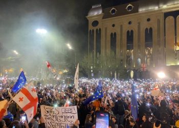 პარლამენტთან სპეცრაზმი გამოიყვანეს