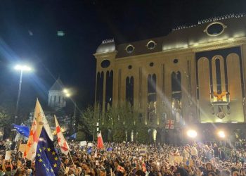 „ისეთი შთაბეჭდილება რჩება, თითქოს „ქართულ ოცნებას“  ხელში უჭირავს ბენზინის ავზი და აქეთ იქით აფრქვევს,  რათა ცეცხლი გააღვივოს“ – კონრად ბაბუნაშვილი