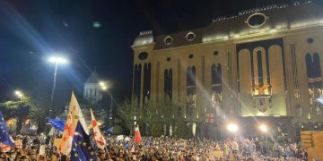 „ისეთი შთაბეჭდილება რჩება, თითქოს „ქართულ ოცნებას“ ხელში უჭირავს ბენზინის ავზი და აქეთ იქით აფრქვევს, რათა ცეცხლი გააღვივოს“ – კონრად ბაბუნაშვილი