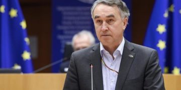 “ვარდების რევოლუციის სულს შეუძლია გადაარჩინოს საქართველოს ევროპული მომავალი!” – აუსტრევიჩუსი