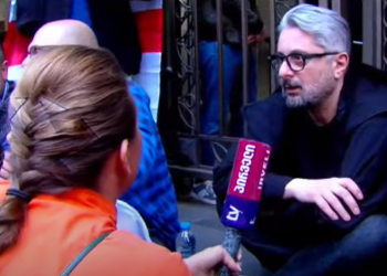 “ჭიდაობა მორევაზეა” – პარლამენტის შესასვლელ ჭიშკართან მომიტინგეები სხედან