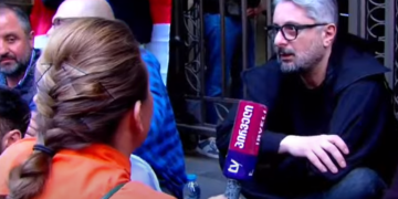 “ჭიდაობა მორევაზეა” – პარლამენტის შესასვლელ ჭიშკართან მომიტინგეები სხედან