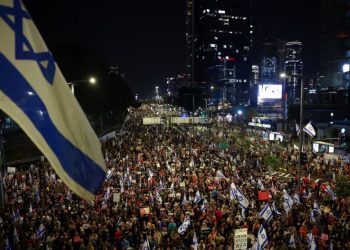ისრაელში ვადამდელი არჩევნების მოთხოვნით მრავალათასიანი საპროტესტო აქცია გაიმართა