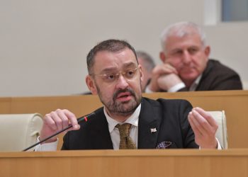 “შენ არ მიგულისხმიხარ-თქო და მაზოხიზმია?” – ოდიშარიამ არ “იცის”, ვის აგინა