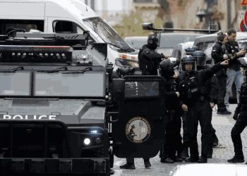 პარიზში ირანის საკონსულოში კაცი თავის აფეთქებით იმუქრებოდა