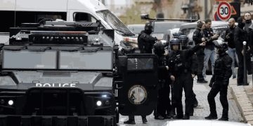 პარიზში ირანის საკონსულოში კაცი თავის აფეთქებით იმუქრებოდა