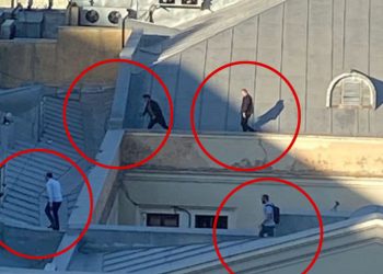 პარლამენტის სახურავზე სავარაუდოდ სპეცსამსახურის წარმომადგენლები არიან