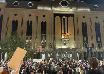 ახალგაზრდებმა რუსთაველის გამზირი გადაკეტეს