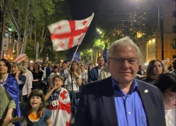 ბუნდესტაგის წევრი: აქციაზე ვიყავი და მივხვდი – ამ დღეებში ევროპის გული თბილისში ცემს