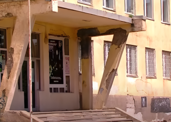 157-ე სკოლაში ჭერი ჩამოვარდა – დაშავდა დამლაგებელი