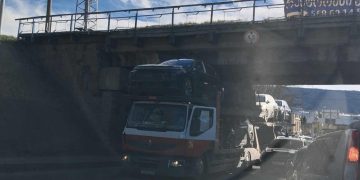 სატვირთო ხიდის ქვეშ ისევ გაიჭედა – თბილისი