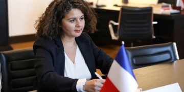 საფრანგეთის ელჩი “რუსულ კანონზე”