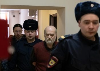 „დიდება უკრაინას, სიკვდილი მკვლელ პუტინს“ – რა ხდებოდა რუსეთის სასამართლოში