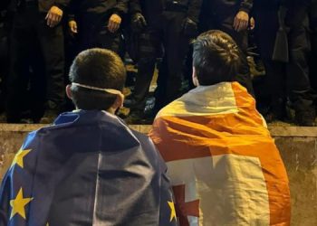 4 პოლიციელის ცრუ ჩვენება, ნაცები სკოლის მოსწავლეები და ჯარიმა დაკავებულებს – რა მოხდა სასამართლოზე?