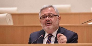 „იმ ერთი ჩვენი კოლეგის უმსგავსი და გაუმართლებელი საქციელი ცხადია, არა მგონია ორ აზრს იწვევდეს ამ ოთახში და სადმე“ – უსუფაშვილი ელისაშვილზე