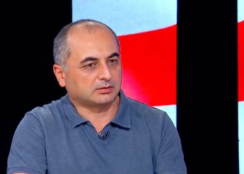 „როგორც ყოფილი დიპლომატი,შევეცდები აგიხსნათ, როგორ აისახება ხელისუფლების უკვე ოფიციალურად ანტიდასავლურ რელსებზე გადასვლა ქართულ დიპლომატიურ სისტემასა და უშუალოდ დიპლომატებზე“ – ზურაბ ბატიაშვილი