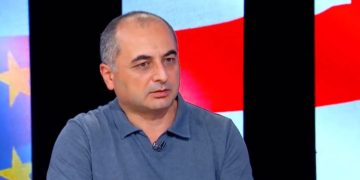 „როგორც ყოფილი დიპლომატი,შევეცდები აგიხსნათ, როგორ აისახება ხელისუფლების უკვე ოფიციალურად ანტიდასავლურ რელსებზე გადასვლა ქართულ დიპლომატიურ სისტემასა და უშუალოდ დიპლომატებზე“ – ზურაბ ბატიაშვილი