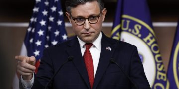 მაიკ ჯონსონი – სამარცხვინო დღეა ამერიკის ისტორიაში, ტრამპი სამართლიანად გაასაჩივრებს აბსურდულ განაჩენს და გაიმარჯვებს