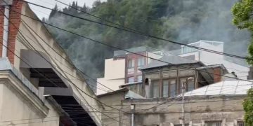 რუსთაველის მიმდებარედ ხანძარი იყო – დაშავდა ასაკოვანი ქალი