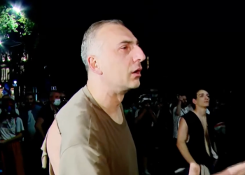 ,, კიდევ მე მეუზრდელებით ბიჭო? არ გრცხვენიათ?” – ალეკო ელისაშვილი სპეცრაზმელს