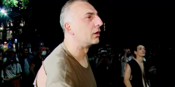 ,, კიდევ მე მეუზრდელებით ბიჭო? არ გრცხვენიათ?” – ალეკო ელისაშვილი სპეცრაზმელს