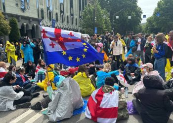 არ გაგივათ! ვერ გაგვარუსებთ! – აქციის მონაწილეები რუსთაველის გამზირზე რჩებიან