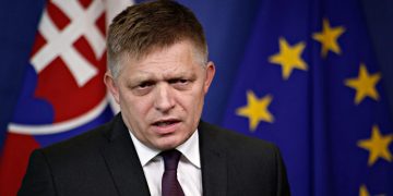 სლოვაკეთის პრემიერ ფიცოს ესროლეს, ის ჰოსპიტალიზებულია