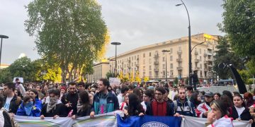 სტუდენტებმა გმირთა მოედანზე გადაინაცვლეს – გზა გადაკეტილია