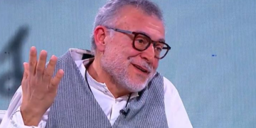 ,, როდესაც ადამიანს აქვს რამდენიმე მილიარდი და ამხელა გაქანება, ამხელა გამოცდილება, ამხელა ქართული ოჯახი და ამას ყველაფერს დებს იმისთვის, რომ ძალადობის წინააღმდეგ ერს ჩაუდგეს სათავეში, იმას როგორ აინტერესებს პირადი?” – ლევან გაჩეჩილაძე