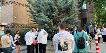 მე-12 კლასელები განათლების სამინისტროსთან, სტუდენტები უნივერსიტეტთან – პროტესტი თბილისში