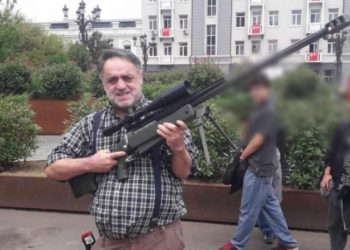 ჟურნალისტი ლადო მენაბდე, 26 მაისს, ოზურგეთში, სამხედრო ტექნიკის გამოფენაზე კონტრ-სნაიპერული შაშხანით გადაღებული ფოტოს დადების გამო, გამოკითხვაზე დაიბარეს