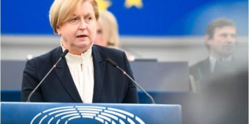 ,, ევროპამ უნდა მიიღოს საკუთარი MEGOBARI აქტი, რათა გაგზავნოს მკაფიო გზავნილი: ჩვენ თვალს არ დავხუჭავთ საქართველოს რუსეთის გავლენის სფეროში თანდათანობით გადასვლაზე” –