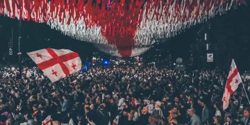 ,,მადლობა უნდა გადავუხადოთ” – აქციის მონაწილეები რუსთაველიდან პრეზიდენტის სასახლისკენ მიდიან