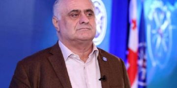 “60 წლის კაცი გადმოვედი მანქანიდან და ის გარბოდა – ასეთებით აპირებთ რევოლუციის მოწყობას?” – ვიქტორ ჯაფარიძე