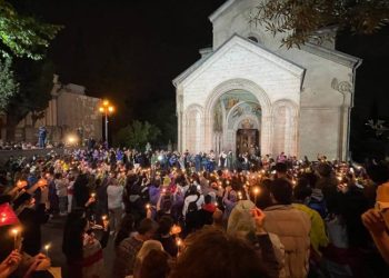 “აღდგომას შევხვდეთ ქაშვეთთან” – ახალგაზრდები სანთლებით და ლოცვით