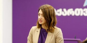 “ადამიანებს, მათ შორის ბავშვებს, ემუქრებიან ფიზიკური ანგარიშსწორებით, პასუხისმგებლობას ვაკისრებთ ბიძინა ივანიშვილს” – ანა ბუჩუკური