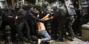 “შეწყვიტეთ მშვიდობიანი პროტესტის წინააღმდეგ ძალის უკანონოდ გამოყენება” – Amnesty International “ოცნებას”