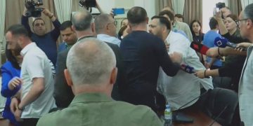ბათუმის საკრებულოს სხდომაზე ხმაური და დაპირისპირება იყო