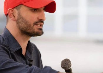 „ყველგან ჩვენ შეგხვდებით: ქუჩაში, მარკეტში, კინოში, თეატრში, მოლში, ბაზარში, კაფეში, რესტორანში…დიდ შარში ხართ, საბედნიეროდ“ – ბექა ყორშია „ოცნებას“