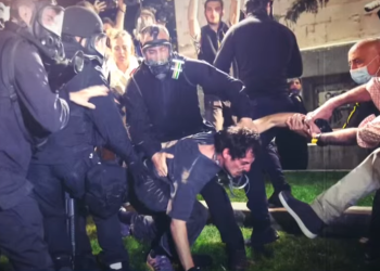 აქციაზე დაკავებული BBC-ის ფოტორეპორტიორი მოსამართლემ 2500 ლარით დააჯარიმა