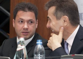 “ივანიშვილი ძალადობს საჯარო მოხელეებზე, ძალადობს ბიზნესმენებზე! “გუნდის” ვერცერთი წევრი ბედავს მისთვის სიმართლის თქმას!” – ბაჩიაშვილი