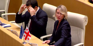 “თავხედი ხარ! შე კორუმპირებულო” – დაპირისპირება პარლამენტში